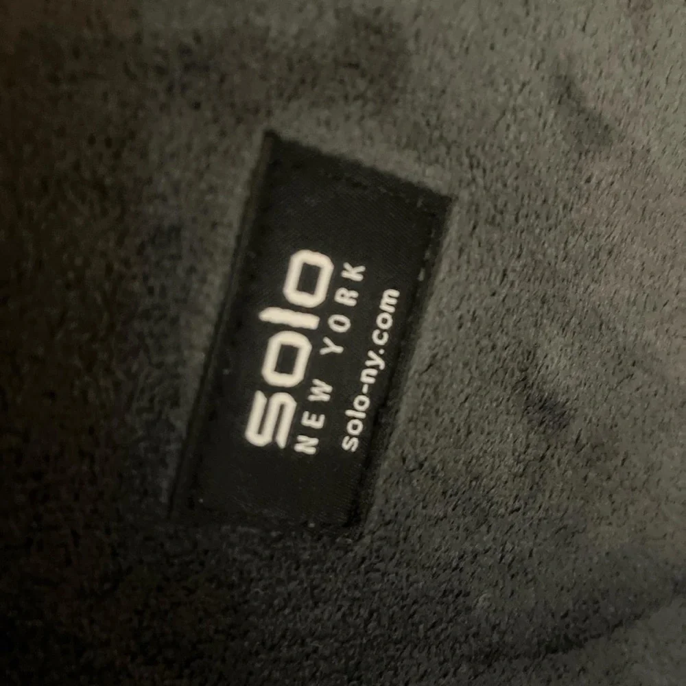 SOLO Crimson and Black Tablet Sleeve